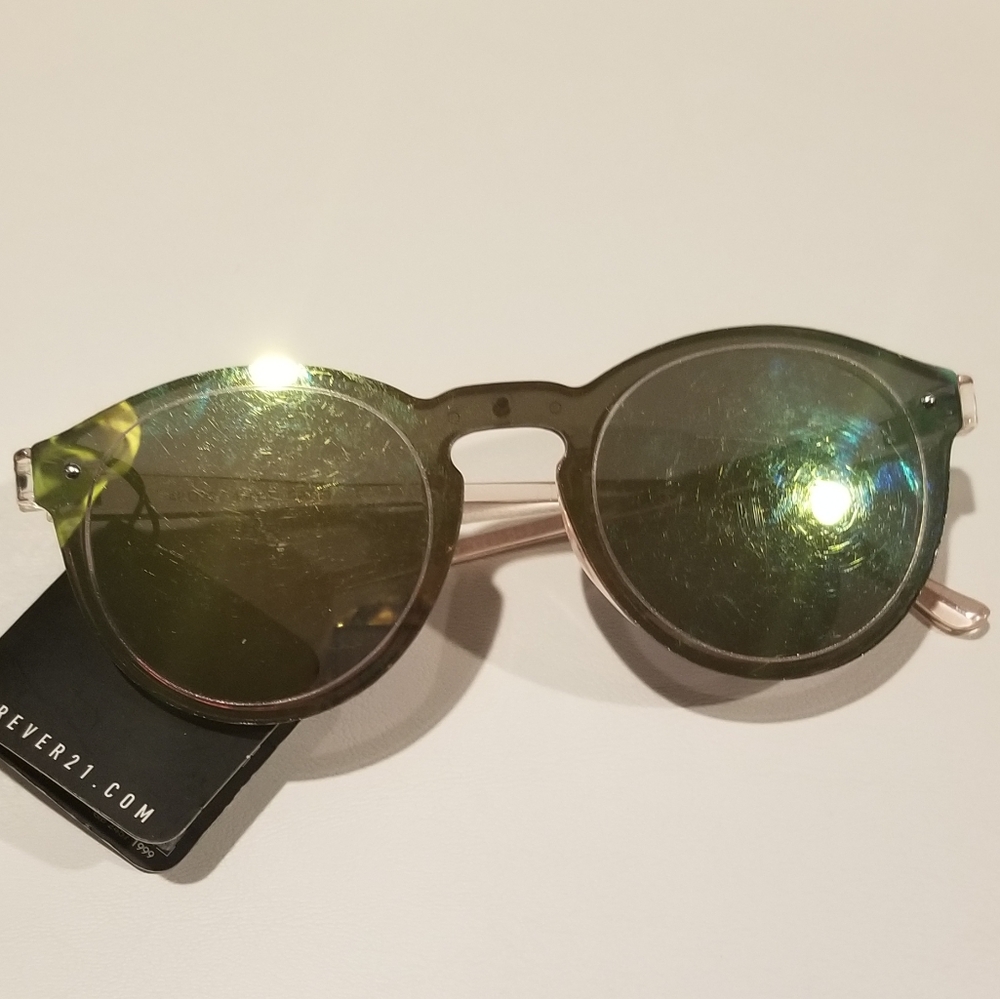 BNWT Reflective round pink and green sunglasses